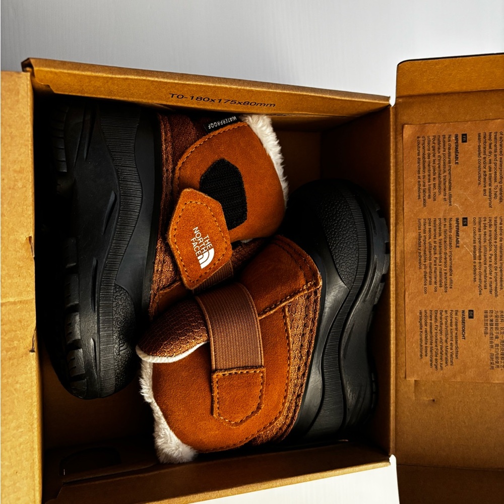 North face toddler boots 5c NEW